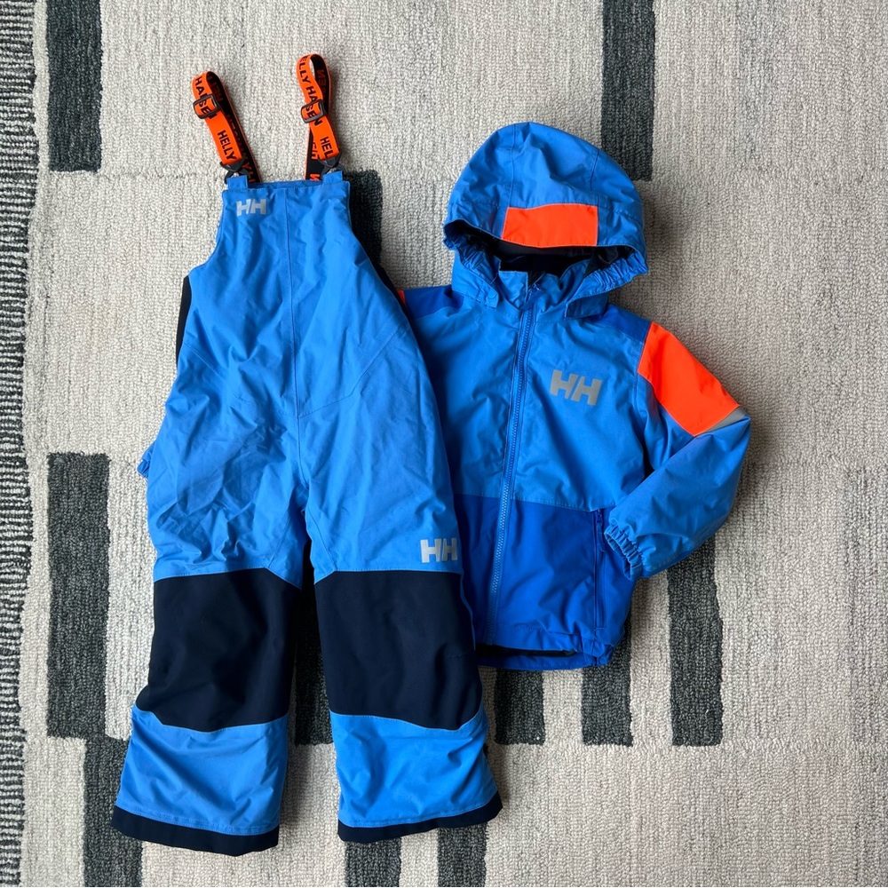 Helly Hansen ski jacket & snowpants. Boys matching outerwear